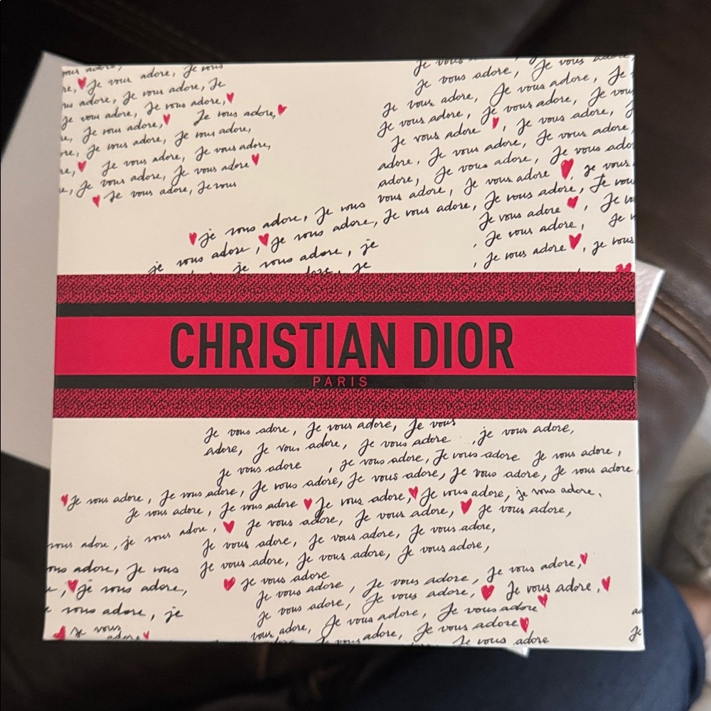 Dior 2026 Dior Valentine’s Gift Box - Picture 2 of 2
